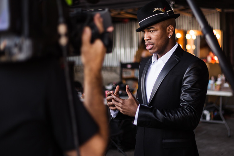 Ne-Yo being interviewed at his "Forever Now" music video shoot. (Photo by Jeff Lombardo)