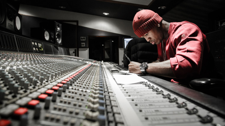 Ne-Yo in the studio writing a song. (Photo by Jeff Lombardo)