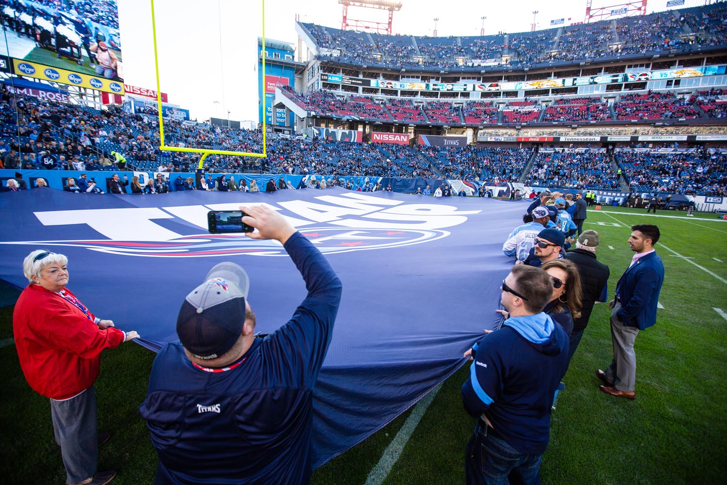 Tennessee Titan's Are Calling Fans To Wear Blue For This Sunday's Game -  Narcity